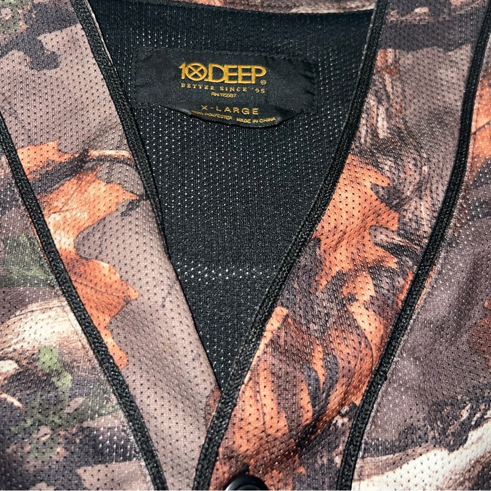 10 deep baseball jersey, pretty much new size xl , hunting camo